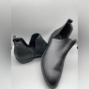 Women’s universal thread black shoes